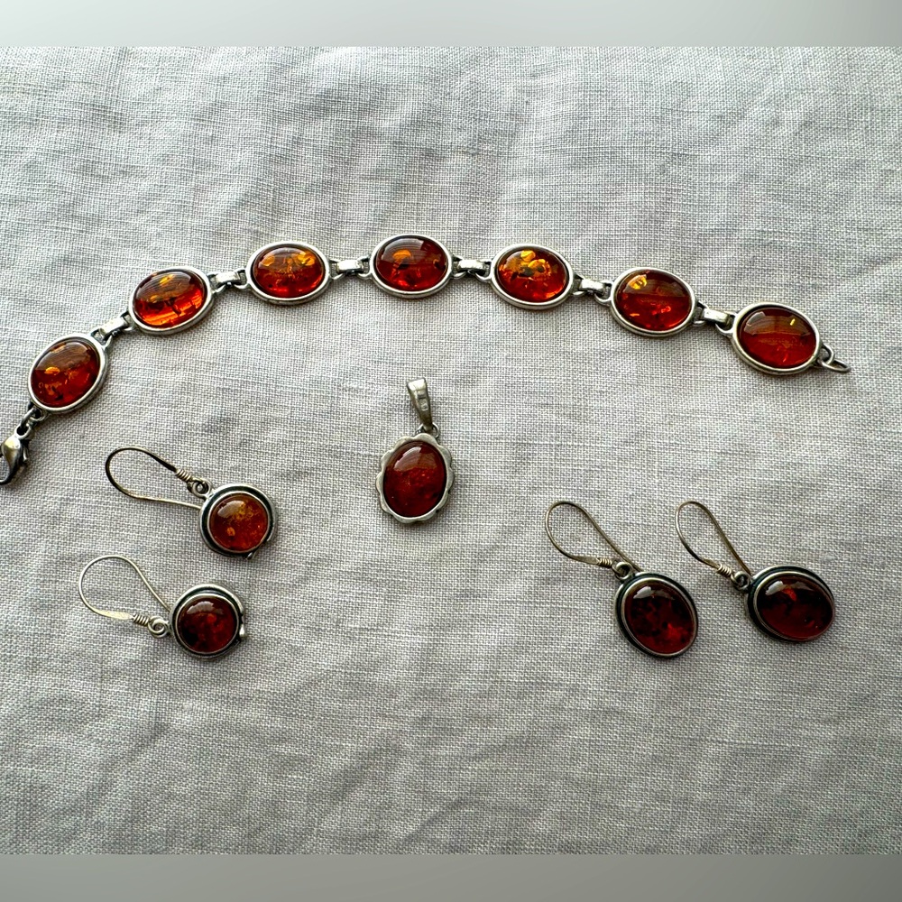 Amber Sterling Silver Bracelet, Pendant and 2 Pairs of Earrings 🧡✨
